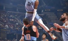 三亿体育体育教练-爵士客场擒灰熊，强势取胜