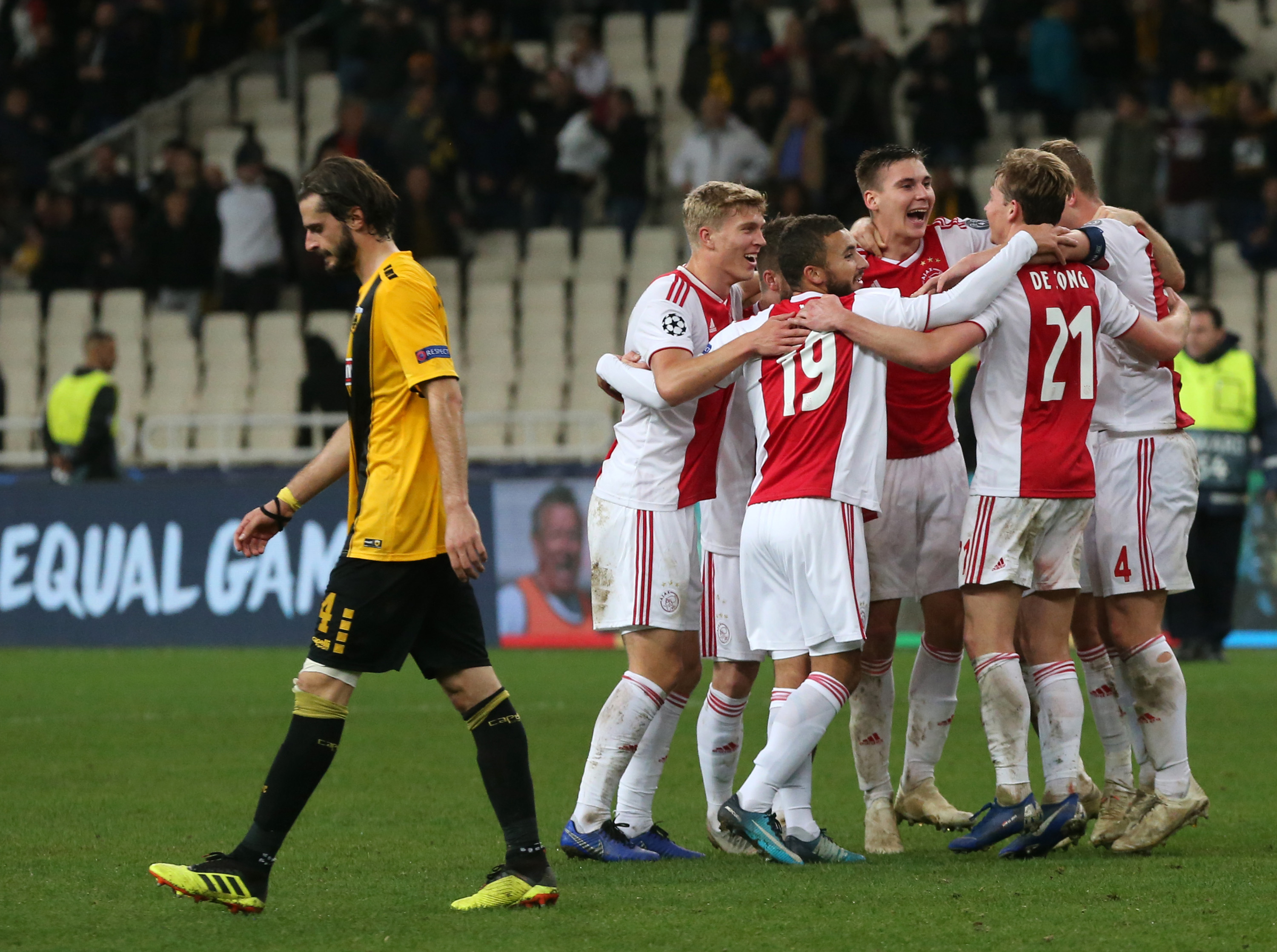 包含欧洲顶级足球赛：马德里竞技对阵阿贾克斯的词条