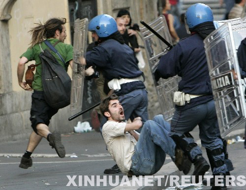 包含罗马发生大规模游行示威，示威者抗议政府提高税收的词条