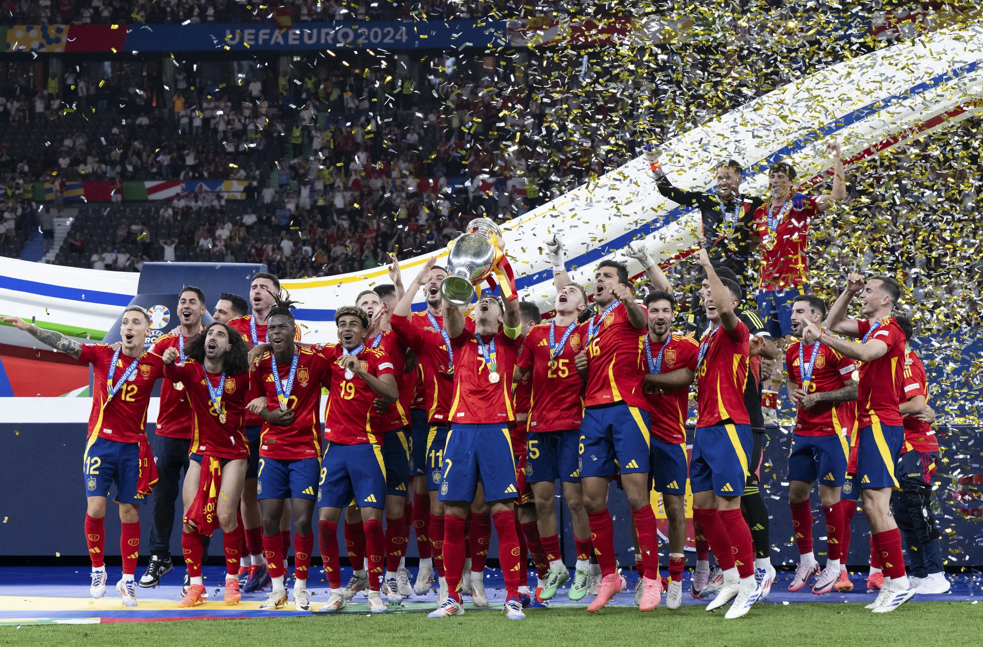 荷兰选手激动庆祝历史性胜利