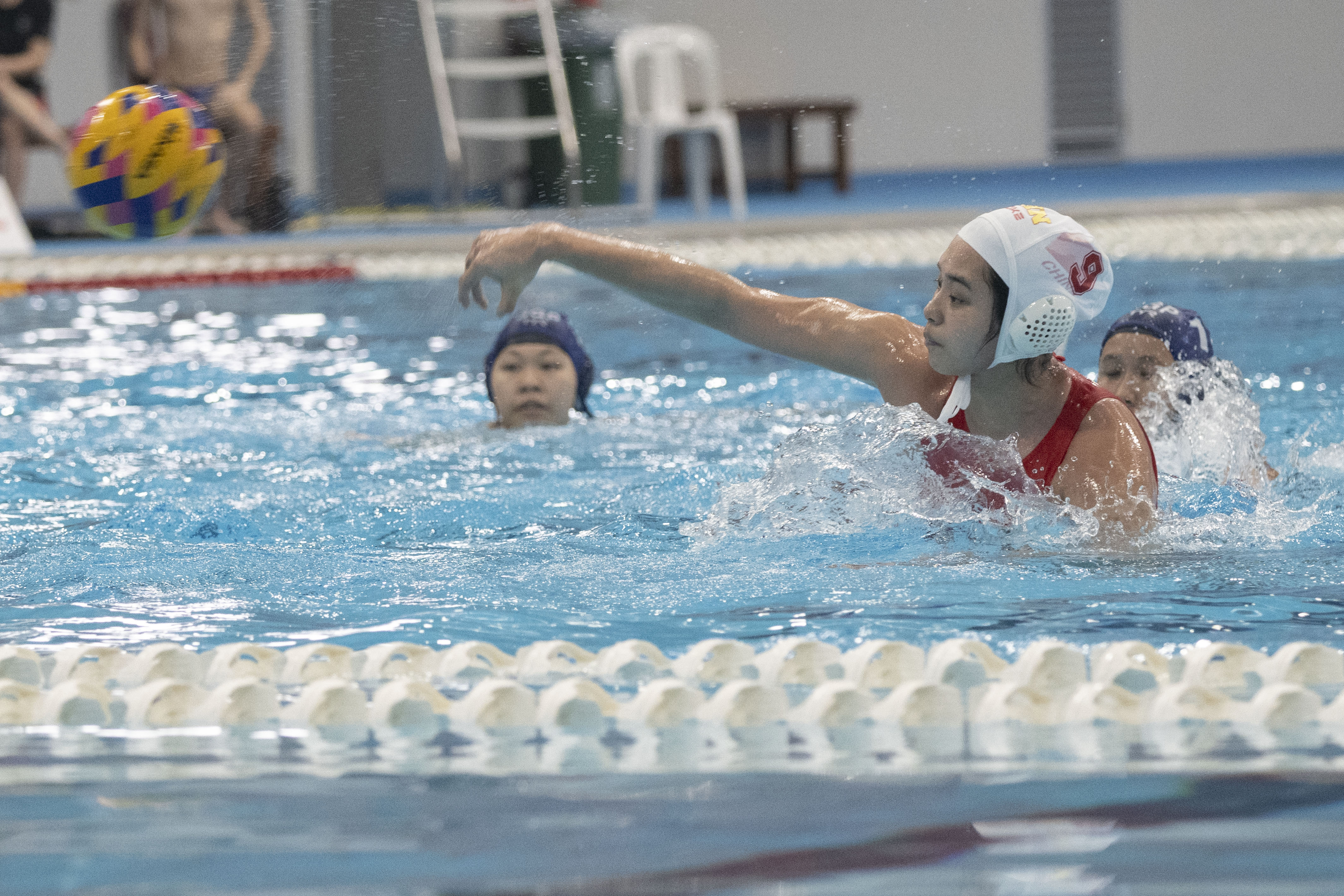 新加坡运动员在游泳比赛中实现突破