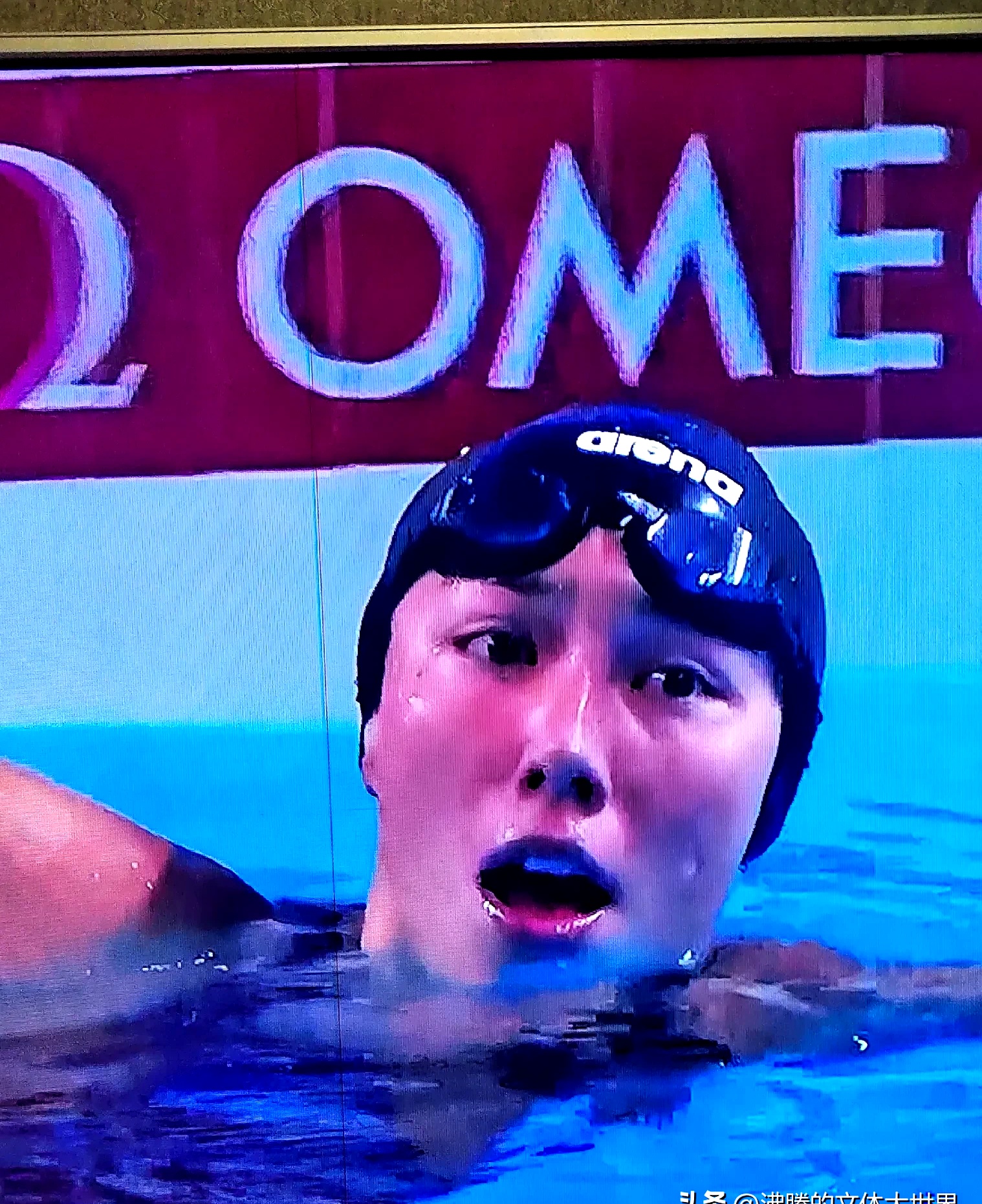 新加坡运动员在游泳比赛中实现突破