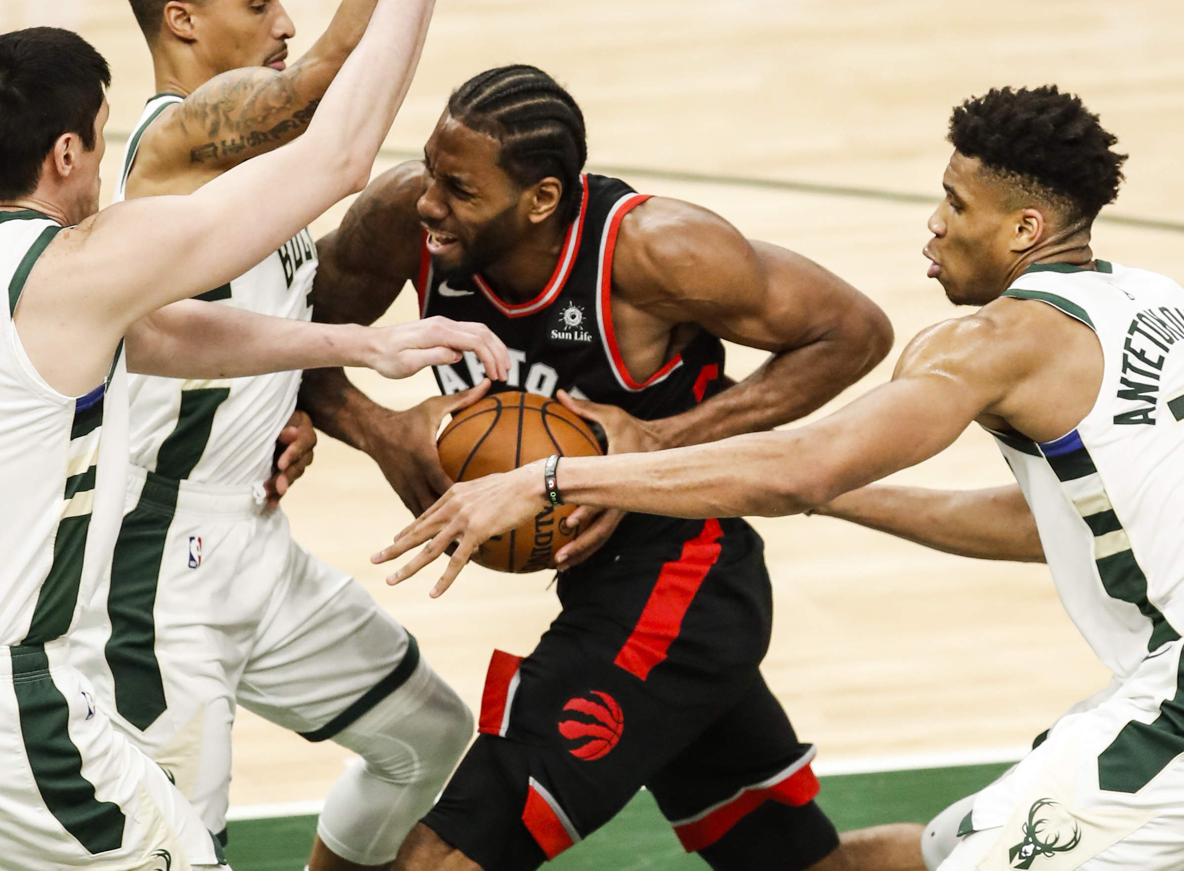 猛龙大胜凯尔特人，伦纳德表现出色